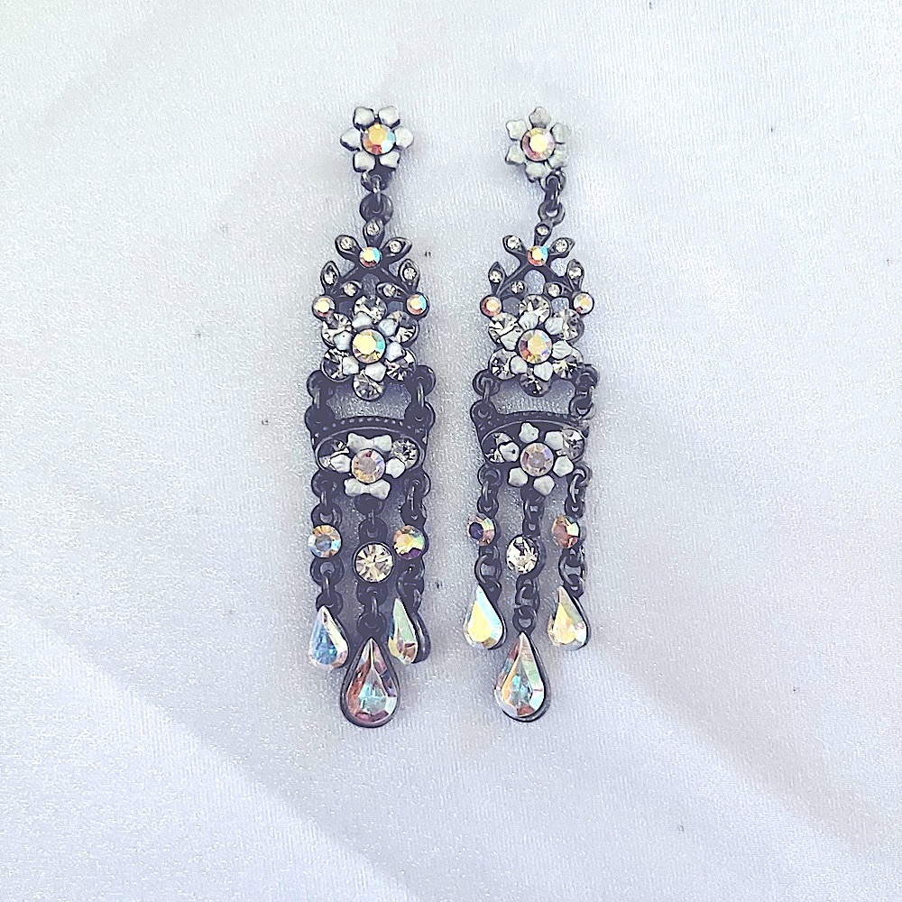 Ladies vibrant earrings